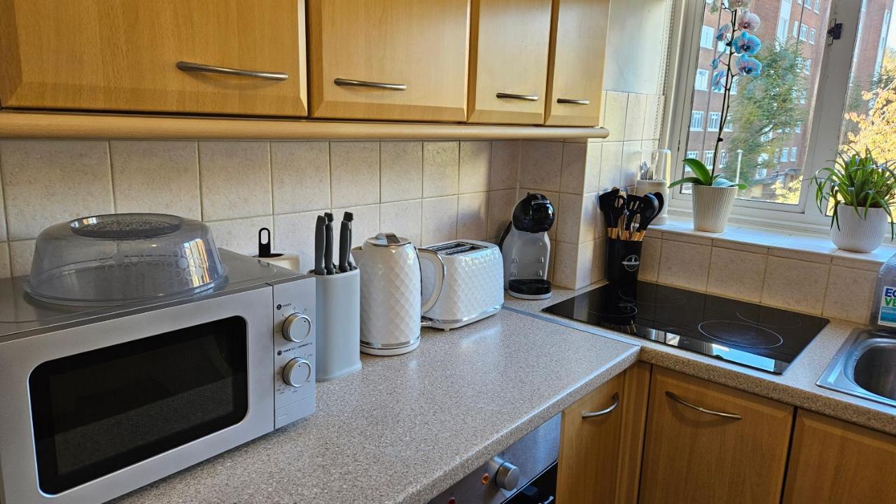 Spacious Two Bedroom Apartment In Battersea, Free Parking Londres Exterior foto
