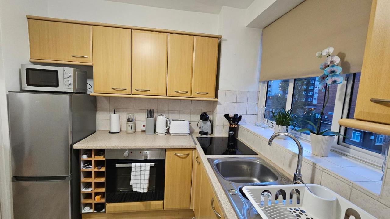 Spacious Two Bedroom Apartment In Battersea, Free Parking Londres Exterior foto